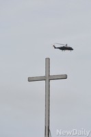 [포토]헬기타고 떠나는 교황