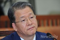 [포토]의원들의 질문 경청하는 임환수 국세청장 후보자