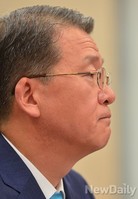 [포토]질의경청하는 임환수 국세청장후보자