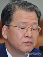 [포토]눈감고 있는 임환수 국세청장 후보자