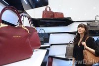 [포토]아무리 왜곡이지만.. 이나영의 작은 얼굴