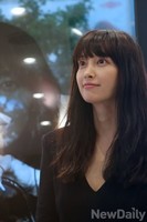 [포토]배우 이나영 가방 앞에선 '천진난만'