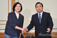 [포토]세월호법, 합의 후 악수 나누는 여야 원내대표