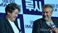 [포토]베일벗은 뤽베송-최민식의 영화 '루시'