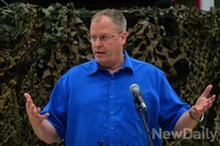 [포토]장병들과 대화하는 워크 美국방부 부장관