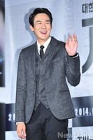 [포토]유연석 수트가 덥지않느냐는 질문에 '빵 터져'