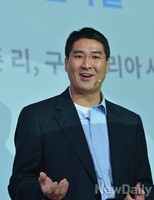 [포토] 구글캠퍼스, 인사말하는 존 리 구글코리아 사장