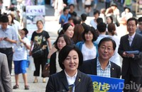 [포토] 세월호 특별법 홍보에 나선 박영선 의원