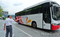 [포토]광화문광장에 등장한 새민련버스..호통치는 어버이연합