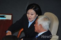 [포토]대화 나누는 박영선 혁신위원장과 김한길 의원