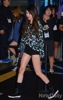 [포토] 핫팬츠 입고 입장하는 선미
