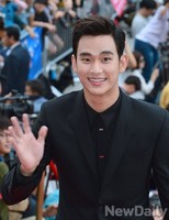 [포토] 수상을 예감이라도 한듯 '백만불 미소 김수현'