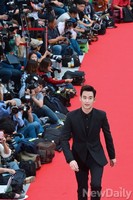[포토] 레드카펫과 하나가 된 배우 김수현