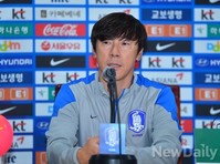 [포토] 기자회견하는 신태용 국가대표 코치