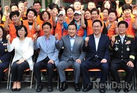 [포토]용산소방서 방문한 새누리당 이완구 원내대표와 인사들