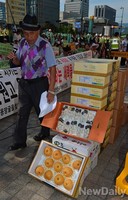 [포토] 어버이연합, 추석 맞이 송편나눔행사 개최