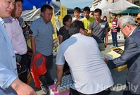 [포토] 단원고 유가족에게 전달되는 추석음식