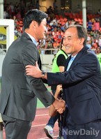 [포토] 성남VS서울, 악수하는 최용수-김학범