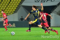 [K리그] 성남VS서울, 반칙하는 에스쿠데로