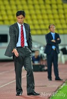 [K리그] 성남VS서울, 선심에게 어필하는 최용수 감독