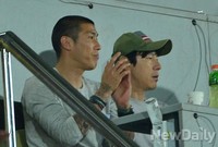 [K리그] 성남VS서울 전 관람하는 차두리-신태용