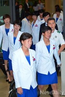 [포토] 인천공항으로 입국하는 북한선수단