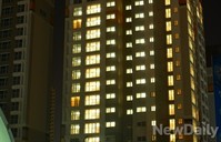 [포토] 환하게 불이 켜진 북한선수단 선수촌