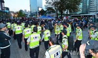 [포토] 광화문에 모인 일베회원들, 분주한 경찰