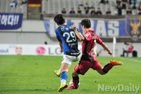 [K리그] 서울VS인천 센터링 하는 최효진
