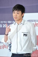 [포토] 오늘부터출근, 학생같은 외모의 직장인 은지원