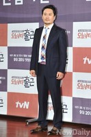 [포토] 오늘부터출근, 임원 포스나는 평사원 JK 김동욱