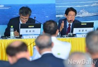 [포토] 함상토론회, 토론진행하는 이춘근