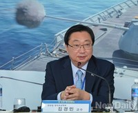 [포토] 함상토론회 논제토론하는 김경민 교수