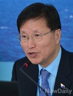 [포토] 함상토론회 논제토론하는 이서항 소장