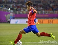 [포토] 사우디戰, 강력한 오른발 슛 날리는 이종호