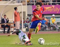 [포토] 한국-사우디, 막혀버린 이재성의 슛