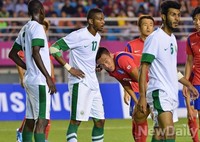 [포토] 한국-사우디아라비아, 코너킥 기다리는 김신욱