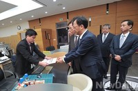 [포토] 국회선진화법에 대한 헌법소원 제출하는 한변