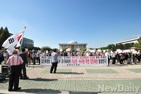 [포토] 애국단체 '김현, 세월호 유가족 지도부 폭행사건 규탄'