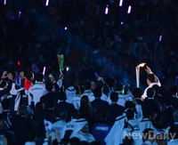 [인천AG] 경기장에 온 성화, 주자는 이승엽