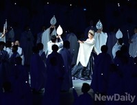 [인천AG] 인천아시안게임 개막식, 화려하게 등장한 조수미