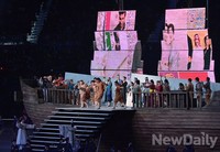 [인천AG] 개막식 피날레 장식하는 돛단배 위엔 김수현이..