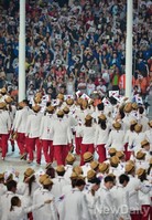 [인천AG] 환호받으며 입장하는 한국선수단