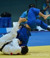 [인천AG] 김재범 상대는 넘어가는 중