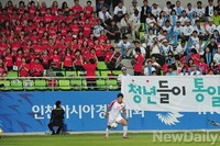 [인천AG] 남북공동응원단 응원에 힘입어 첫 골 터트린 위정심