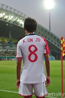 [인천AG] 센터링 하는 북한 8번 김은주 선수