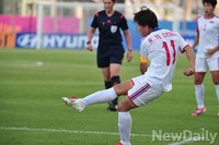 [인천AG] 북한 리예경 '강력한 오른발 슛팅'