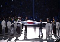 [인천AG] 게양 준비중인 대형 태극기