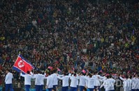 [인천AG] 북한선수단 입장 바라보는 시민들