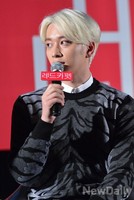 [포토] 레드카펫 출연하는 2PM 찬성